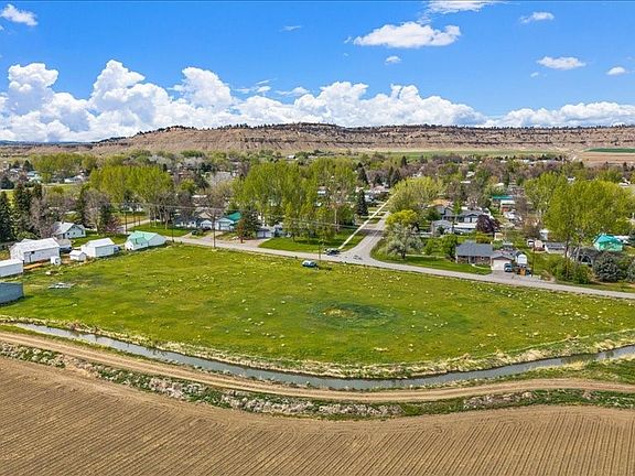 4th image of / Cemetery Rd
