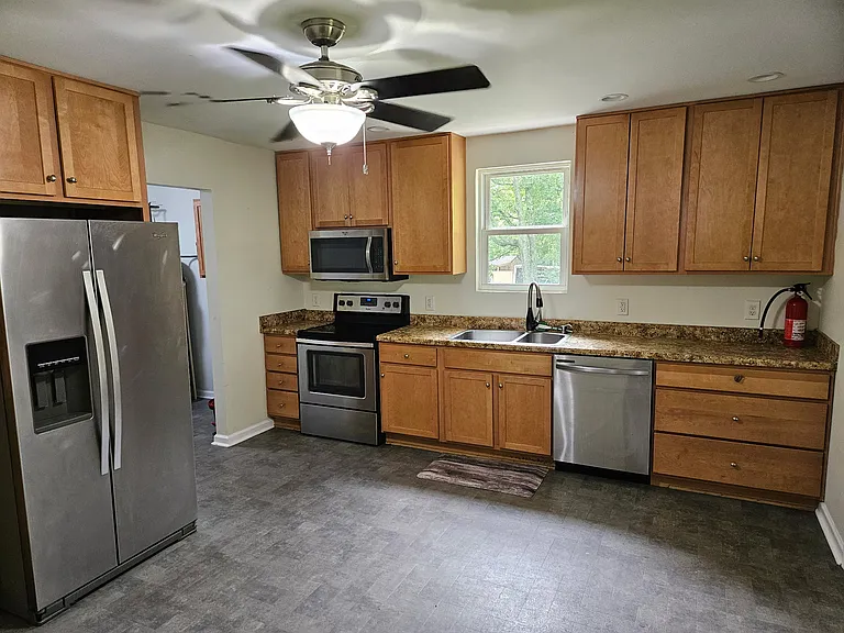 1566 Normandy Rd — Photo 3