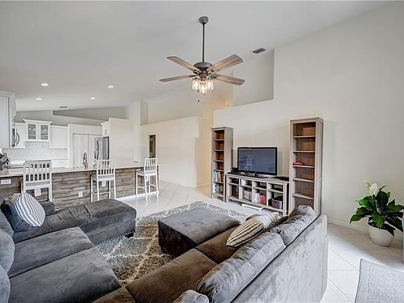 5th image of 7372 Chesapeake Cir