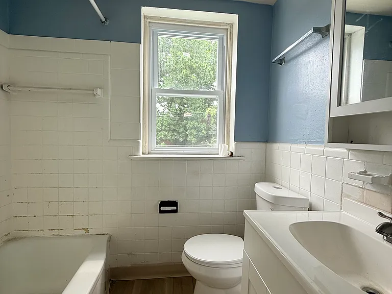 252 W 21st St — Photo 10