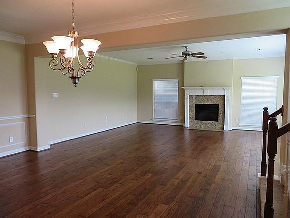 Dining Room to Living Rm plenty room to entertain and or relax after a good day.