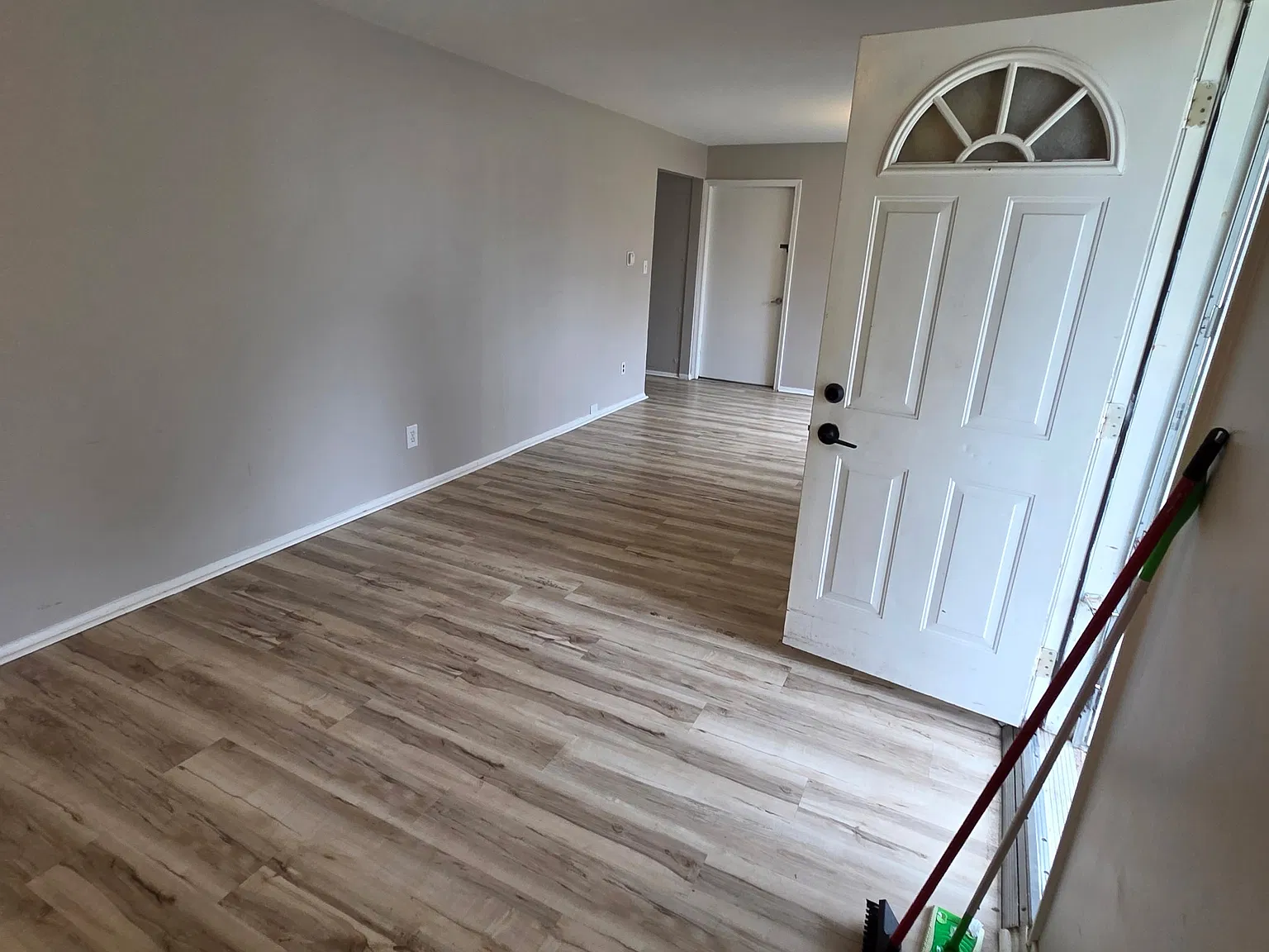 1 bed, 1.5 bath, 900 sqft, $850 — Photo 2