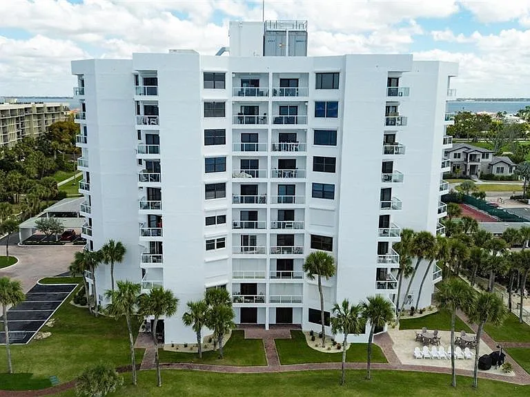 1050 Longboat Club Rd #506 — Photo 3