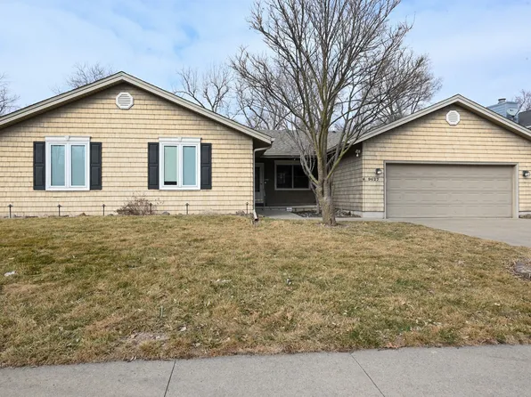 9627 Lincoln Ave, Clive, IA 50325