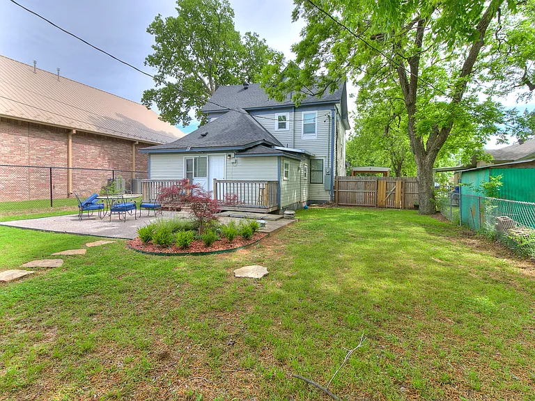 619 E Frank St — Photo 67