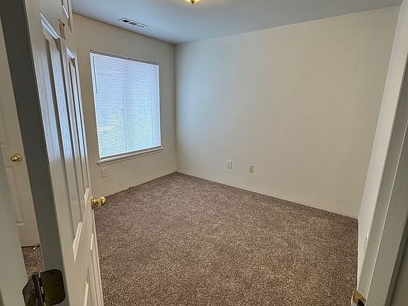 3rd image of 1527 Hollyhock Dr #A-d