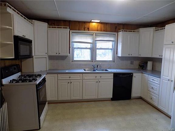 3rd image of 2468 Park Ave