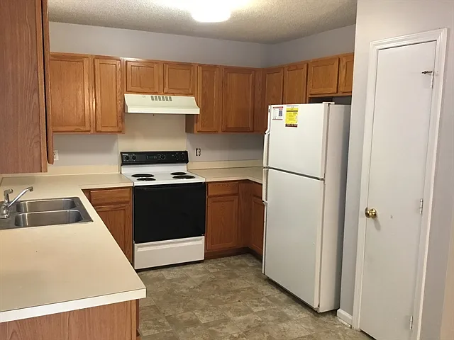 3 bed, 2.0 bath, 1351 sqft, $1,805 — Photo 3