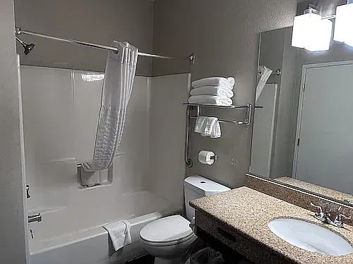 Baymont Inn Colorado Springs — Photo 10