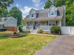 64 Whittier Dr, Mastic Beach, NY 11951