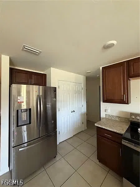 3 bed, 2.0 bath, 1378 sqft, $2,000 — Photo 2