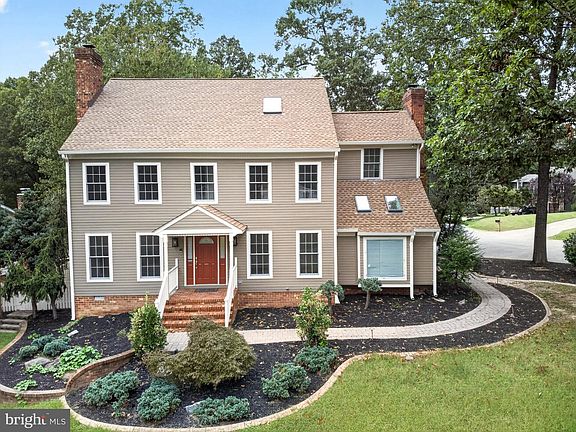 2nd image of 7 Foxhall Cir