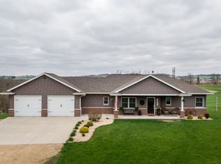 15818 Cedar Ridge Rd, Dubuque, IA 52002