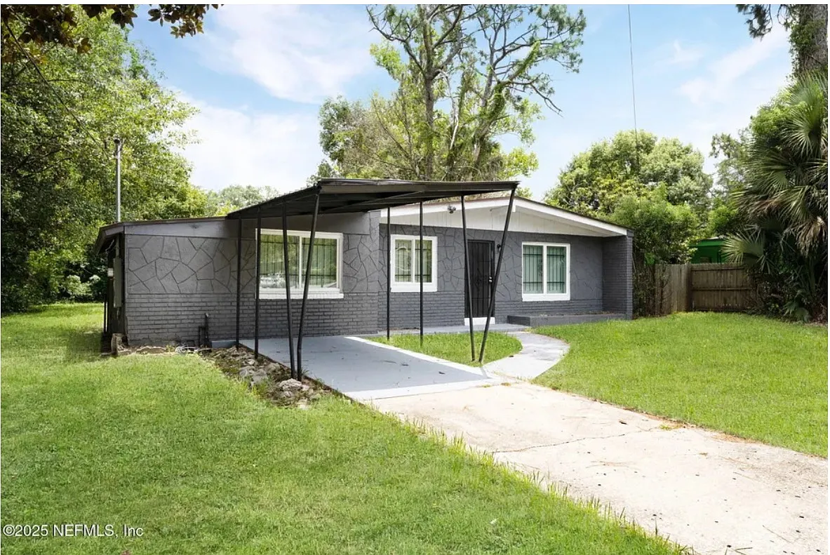 Unit Photo - 9155 Sibbald Rd