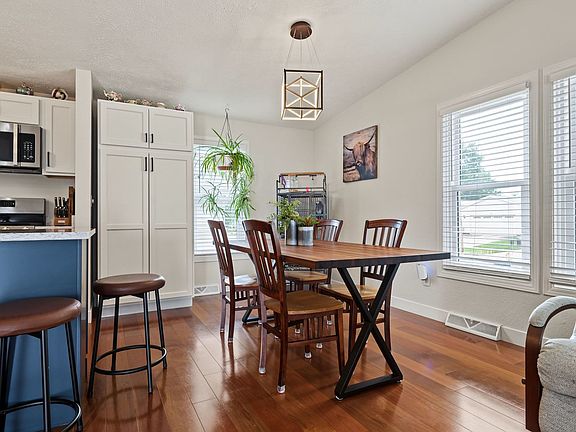 5th image of 22 Geneva Ct