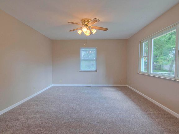 4th image of 1615 Mall St