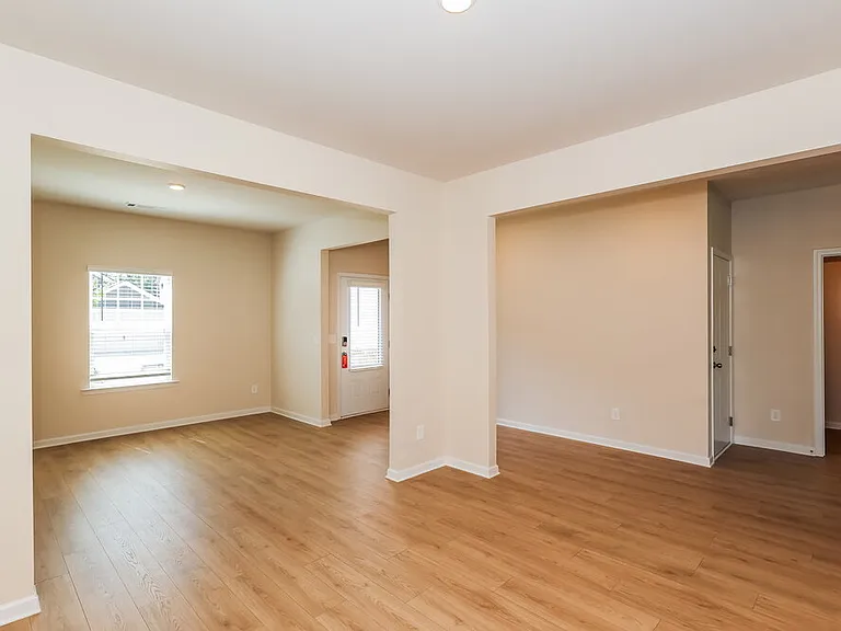 666 Mackenzie Cv — Photo 5