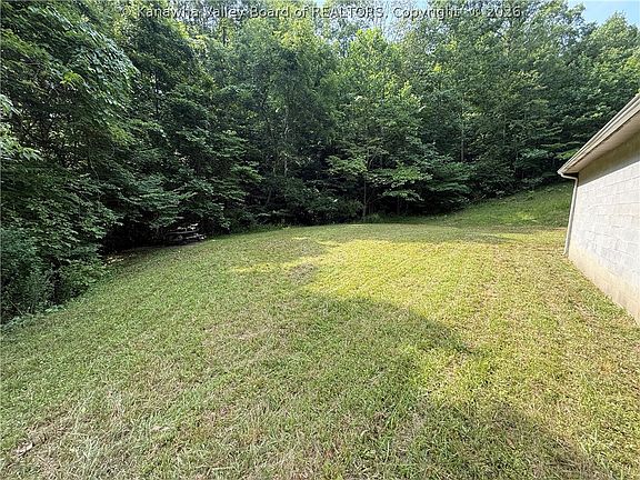 5th image of 655 Drift Creek Rd