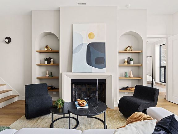4th image of 941 N Damen Ave #201