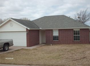 1203 S China Berry Ln, Fayetteville, AR 72704