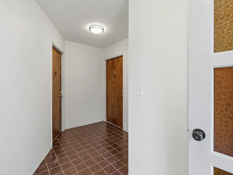 114 Falmouth Ct — Photo 4
