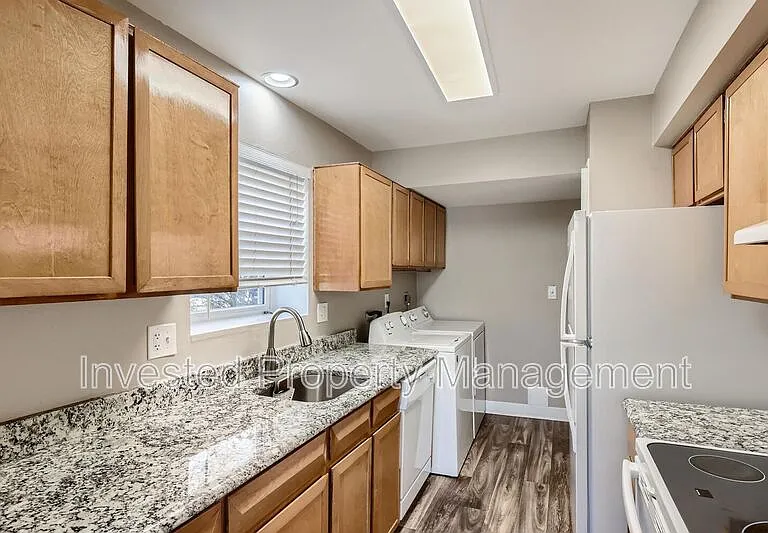 7332 S Xenia Cir #B — Photo 4