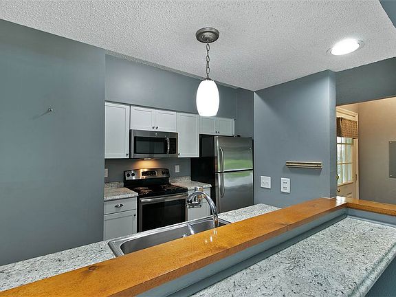 5th image of 124 Grenadier Ct