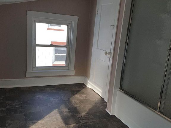 4th image of 242 Schoch St