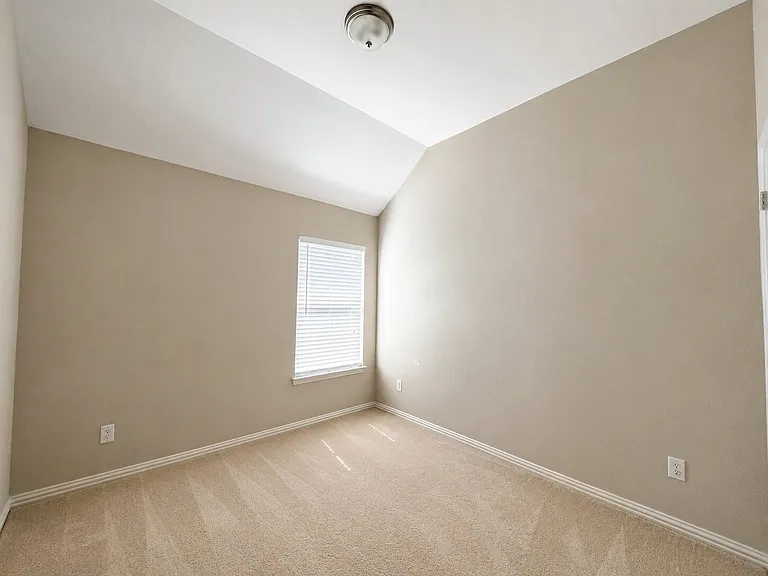 5724 Silverton Ave — Photo 16
