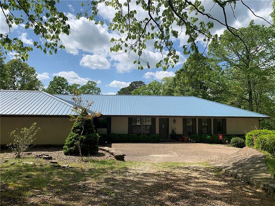 1st image of 17166 Pinewoods Dr