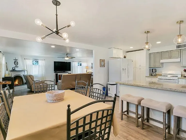 3402 E Kleindale Rd — Photo 14