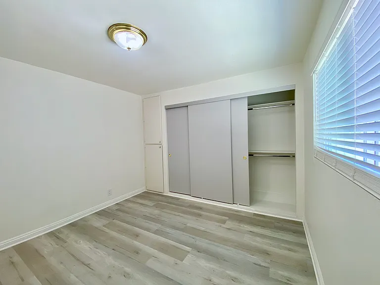 Riverdale Dr — Photo 5