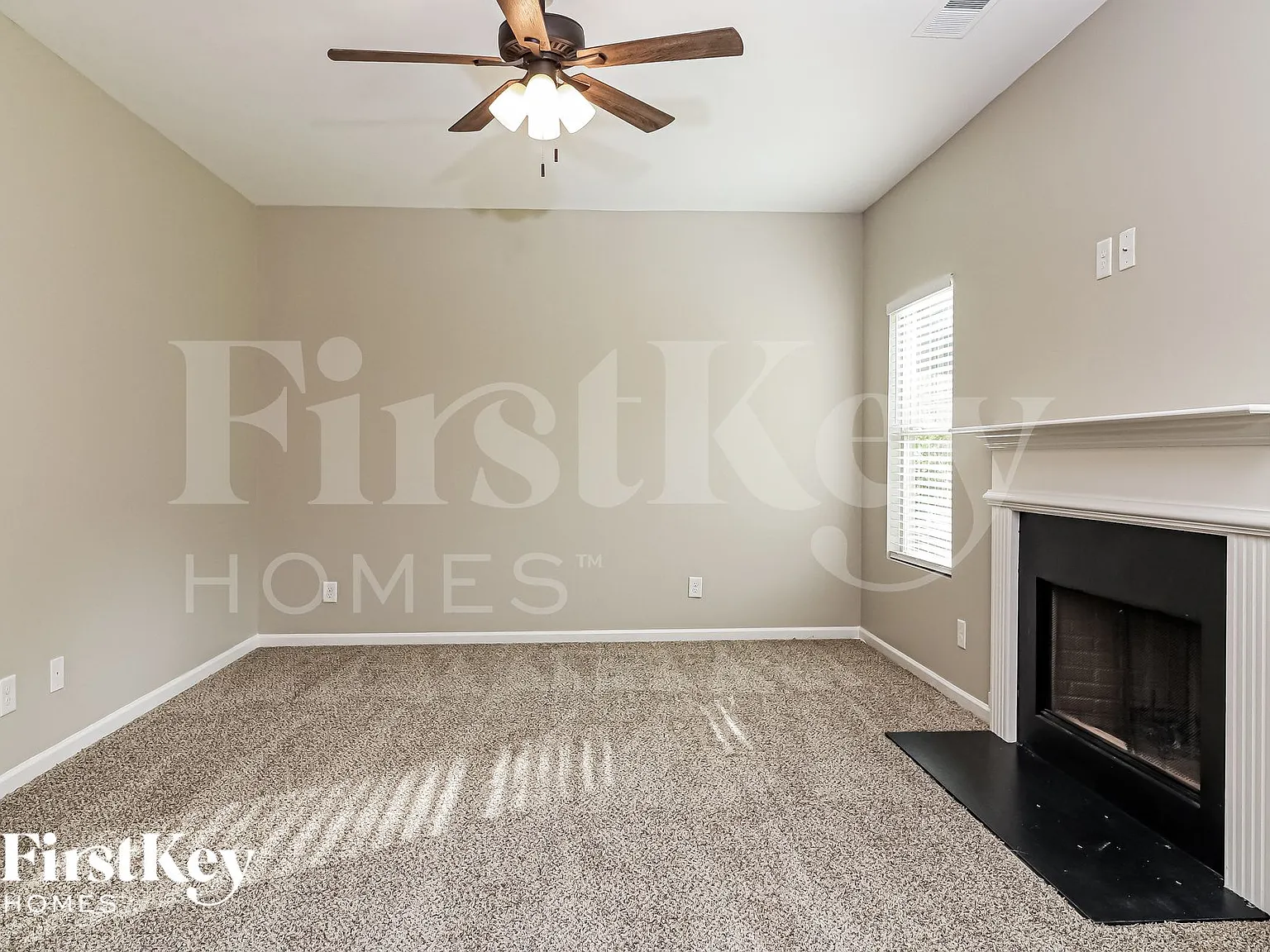 4 bed, 2.5 bath, 2004 sqft, $1,890 — Photo 2
