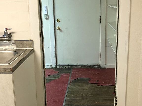 5th image of 930 W Main St #5