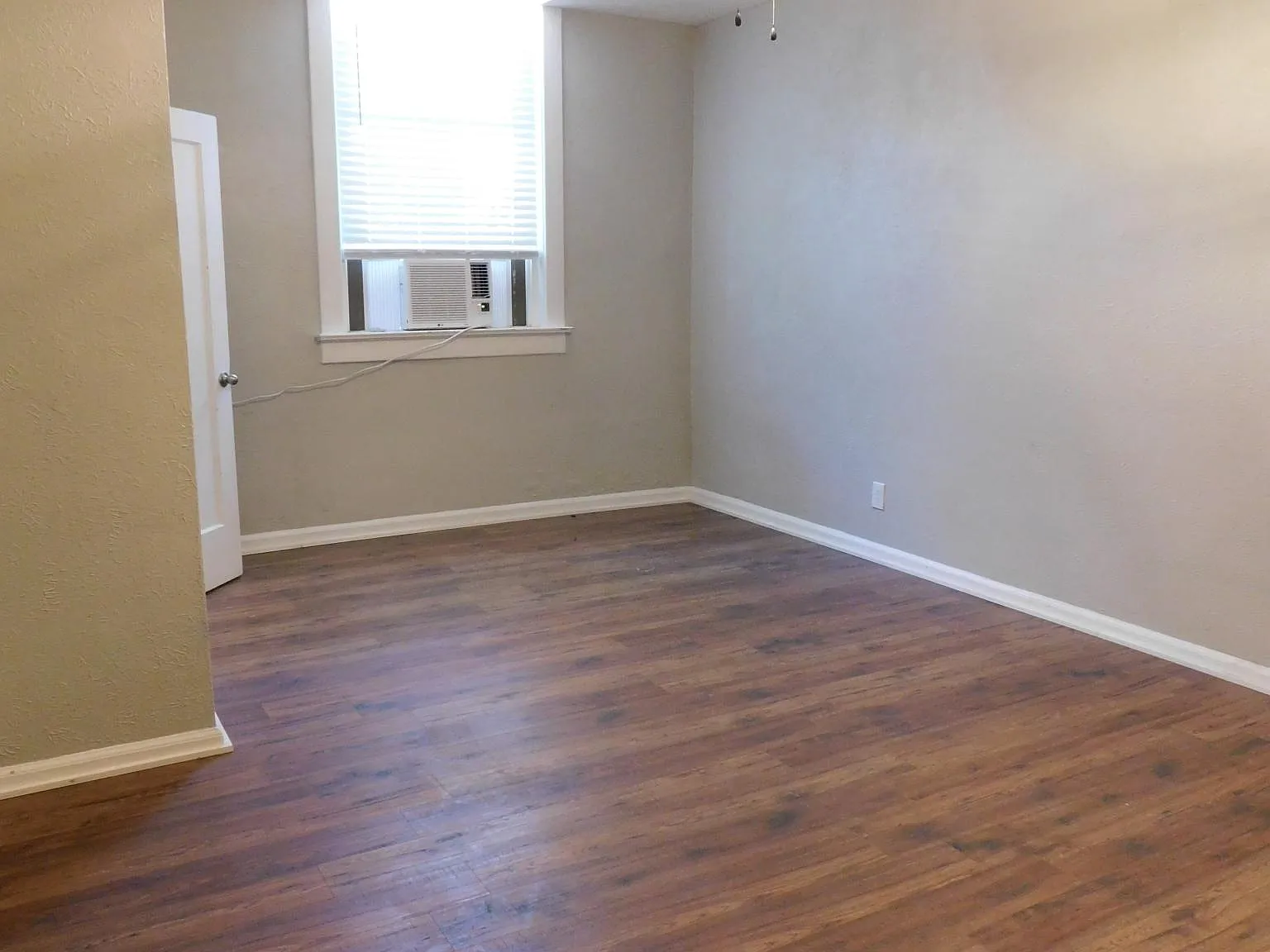 Studio, 336 sqft, $1,095 — Photo 2