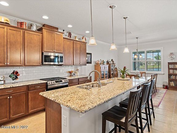 4th image of 7935 Wyndham Dr