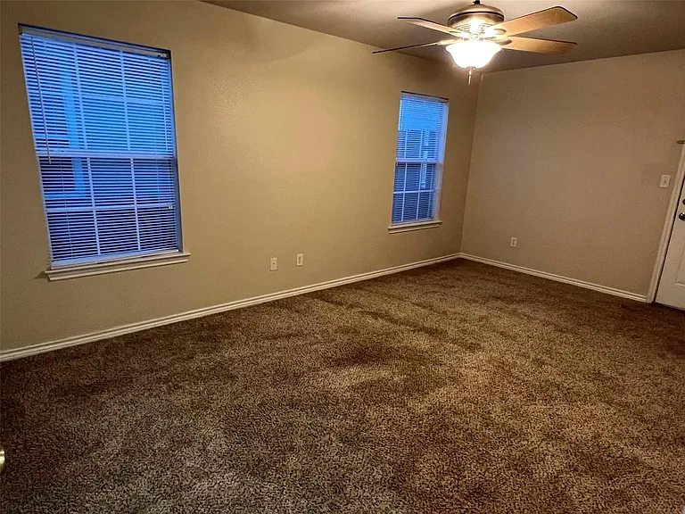 1702 E Mulberry St — Photo 11