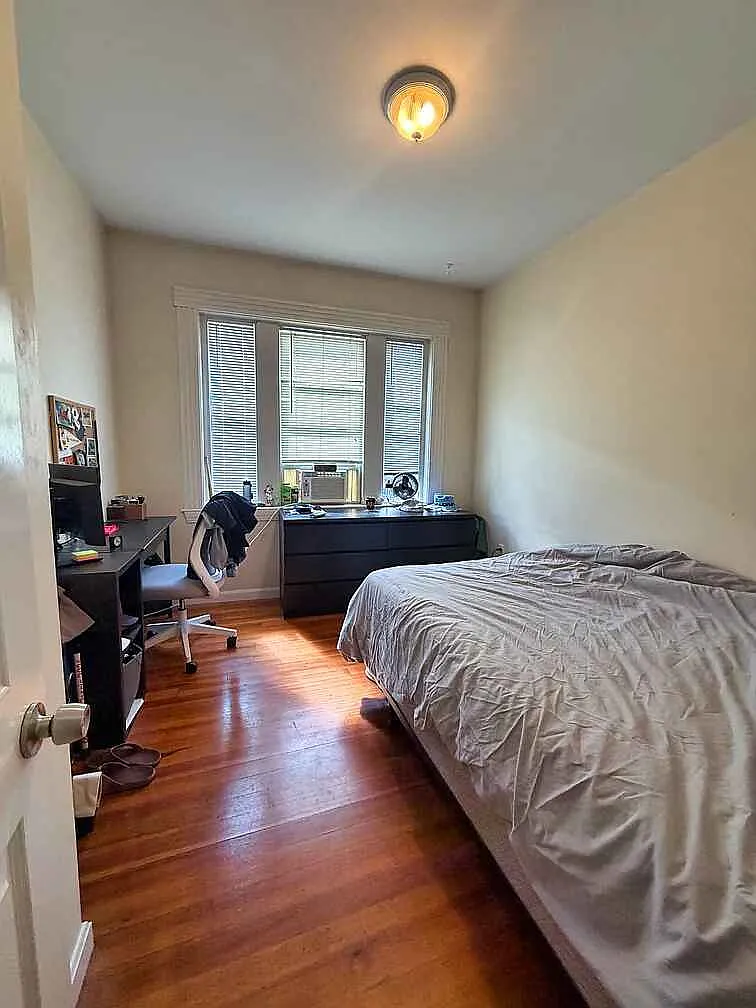 3 bed, 1050 sqft, $900 — Photo 3