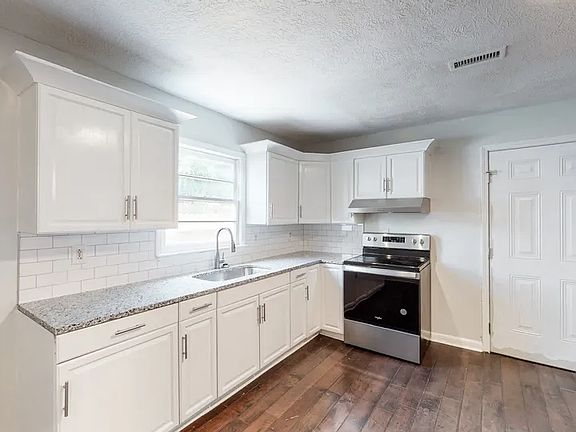 5th image of 411 S University St