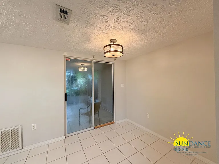 2404 Suwanee Ln — Photo 6