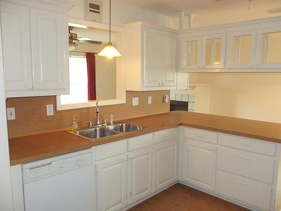 3rd image of 676 Inwood St