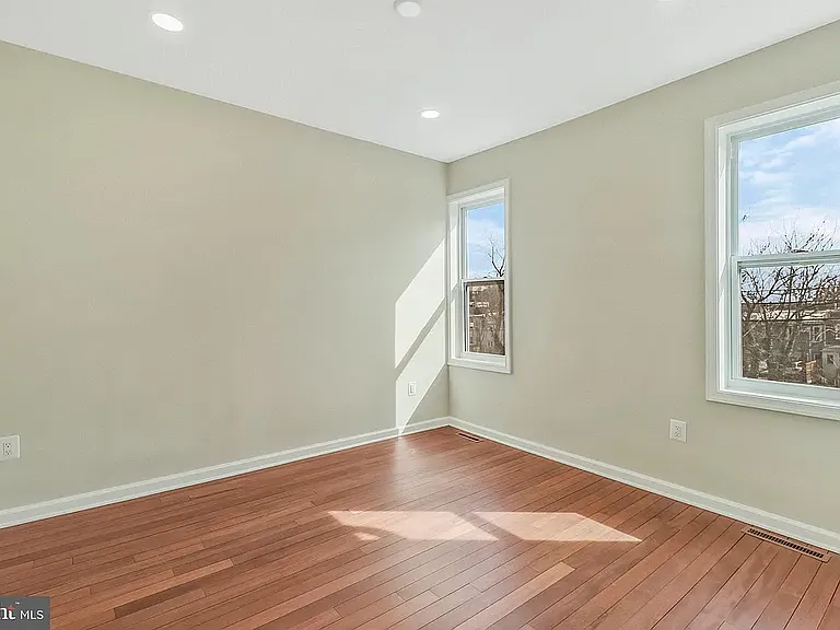 444 Kenyon St NW — Photo 29