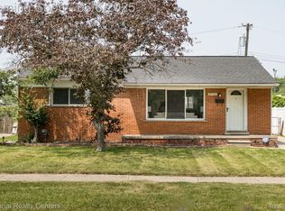 27630 Mackenzie Dr, Westland, MI 48185