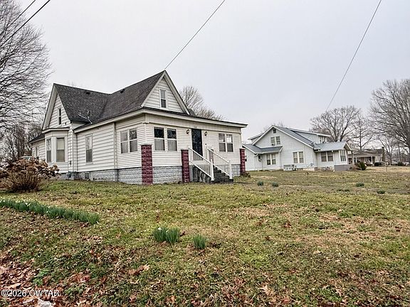 2nd image of 406 Maple Heights St