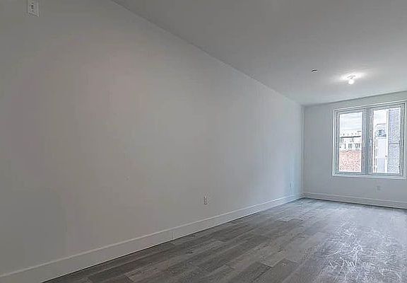 2nd image of 426 Wythe Ave #401