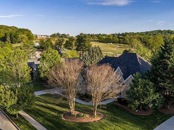 5th image of 105 Strawberry Field Dr