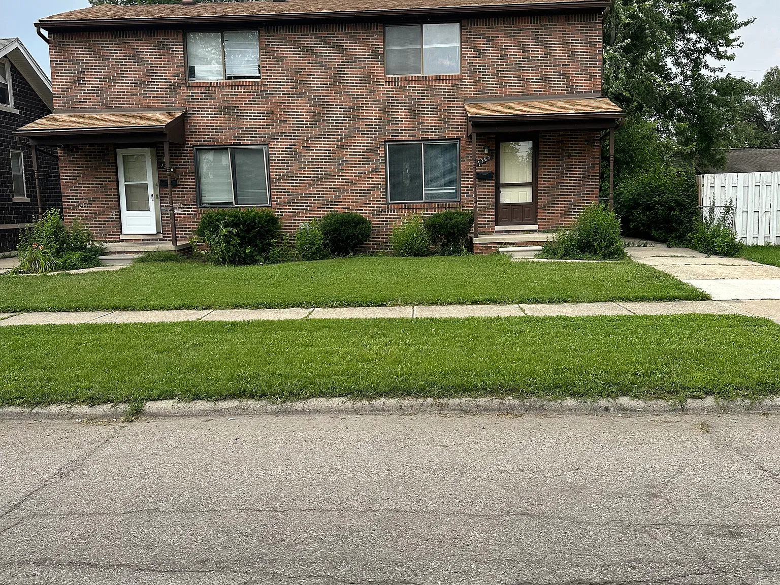 2 bed, 1.5 bath, 1000 sqft, $1,100 — Photo 1