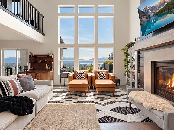 3rd image of 1027 W Seasons View Ct