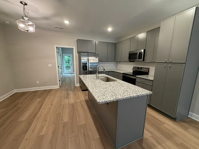 3924 Gloucester Dr W — Photo 1