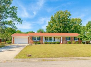 115 Allenwood Dr, Paris, IL 61944
